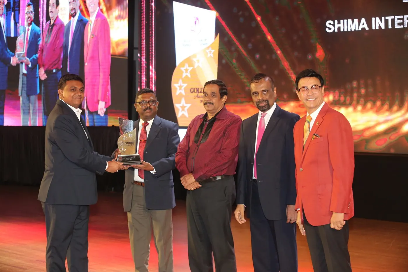 Lucky HR receiving the SLBFE 4 Star Golden Award on stage