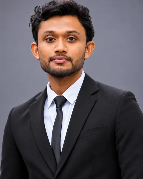 Farshad Moulana, Marketing Officer